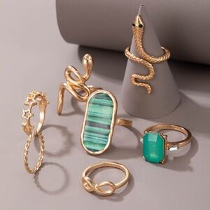 **MAVERY* 7-Pc Gold x Green Fashion Snake Ring Set